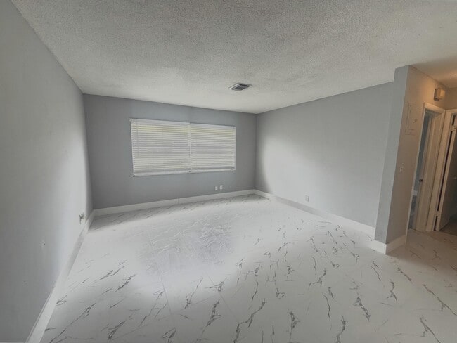 Photo - 1650 NW 52nd Ave