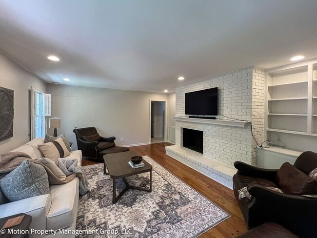 Photo - 123 N Palisades Dr