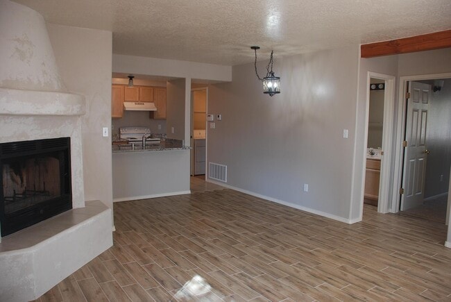 Building Photo - 643 Reeves Pl SW Rental