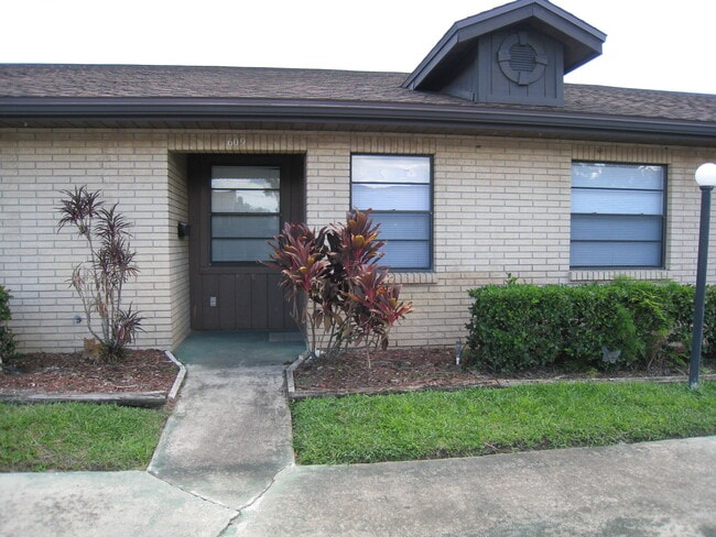 Building Photo - 609 Hampton St Rental