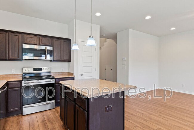 Photo - 1314 Garden Dusk