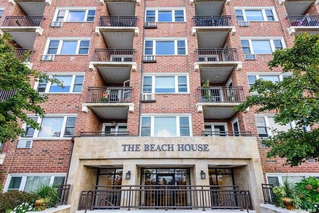 Photo - 740 E Broadway Apartment Unit 2G