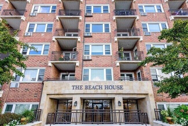 Building Photo - 740 E Broadway Unit 2G Rental