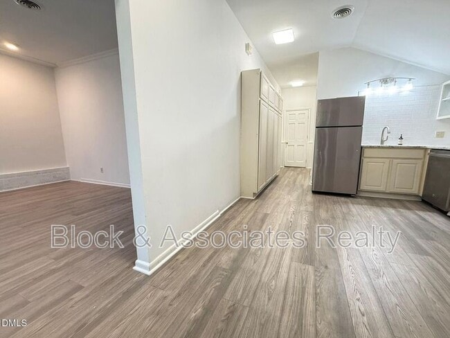 Photo - 1421 Lynn Rd