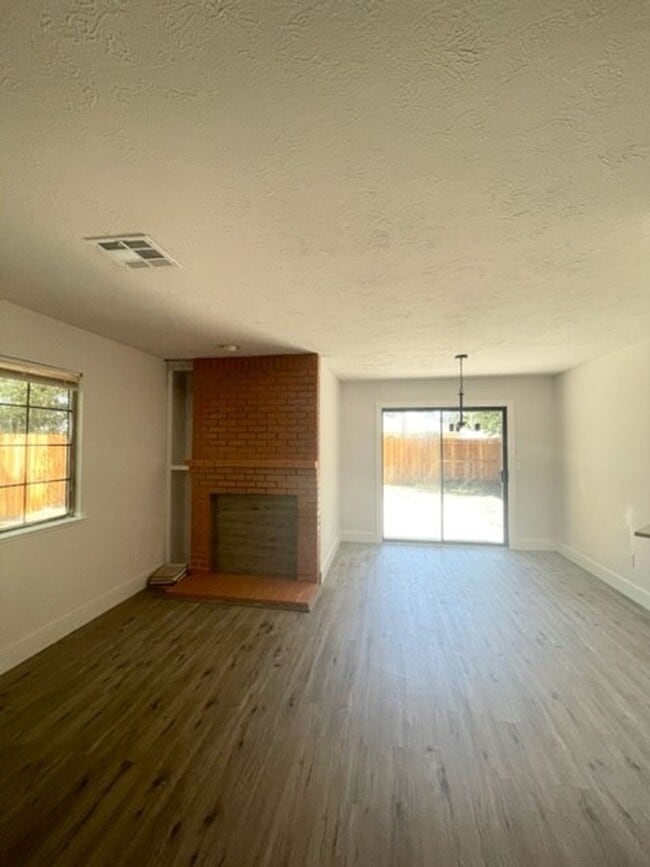 Photo - Darling Elk Grove Halfplex!