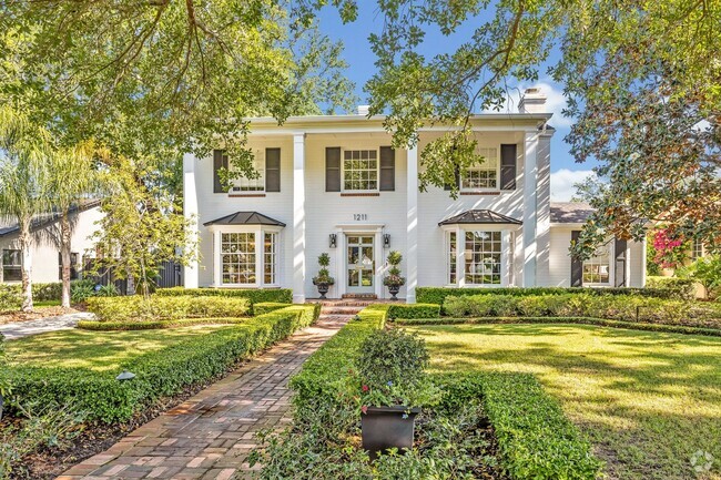 Building Photo - Gorgeous Furnished Home