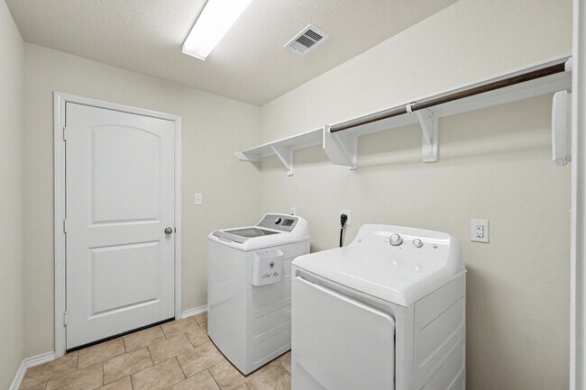 Photo - 1061 Shadow Bend Ct