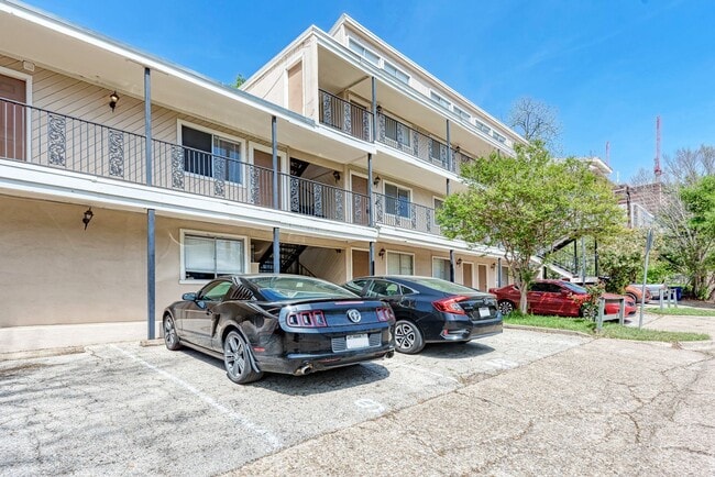 Photo - 2 month lease cute 1-1 blocks from campus ...