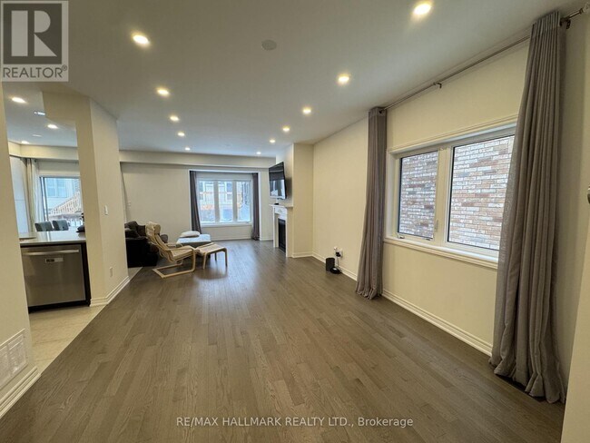 Photo - 3945 Leonardo St