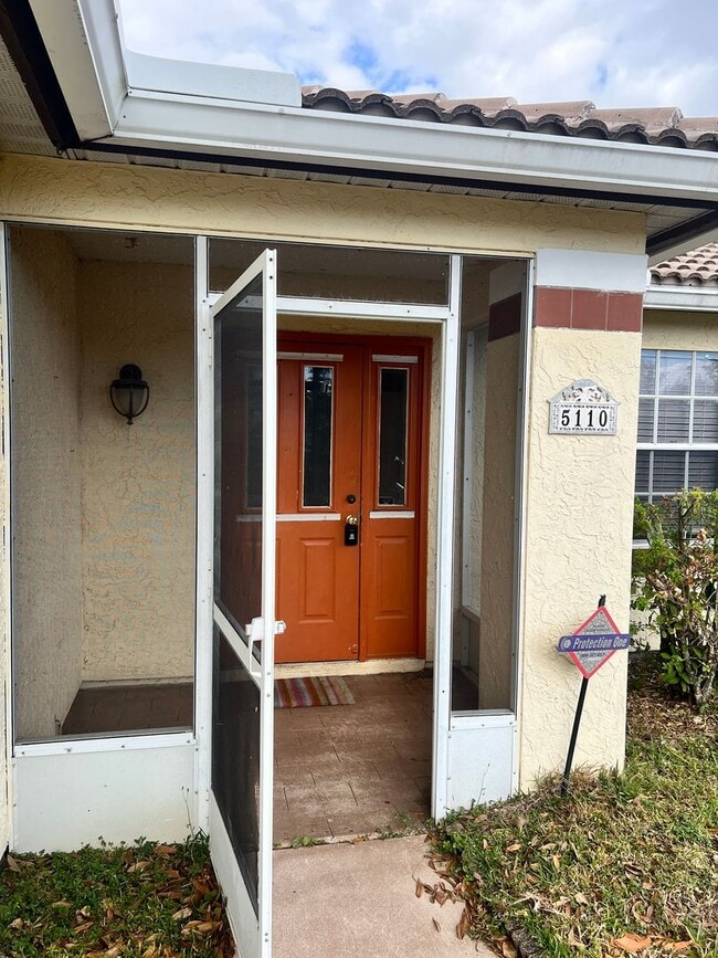 Photo - COZY 3 BEDROOM, 2 BATH HOME WITH TILE & LAMINATE THROUGHOUT, PRIVATE SCREENED PATIO