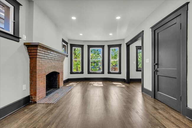 Photo - 5238 Commonwealth St