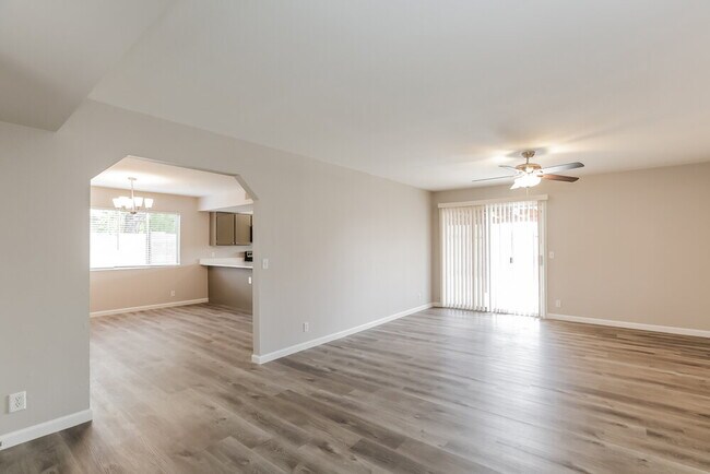 Photo - 307 W Nopal Pl