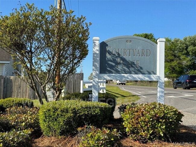 Photo - 25 Courtyard Way