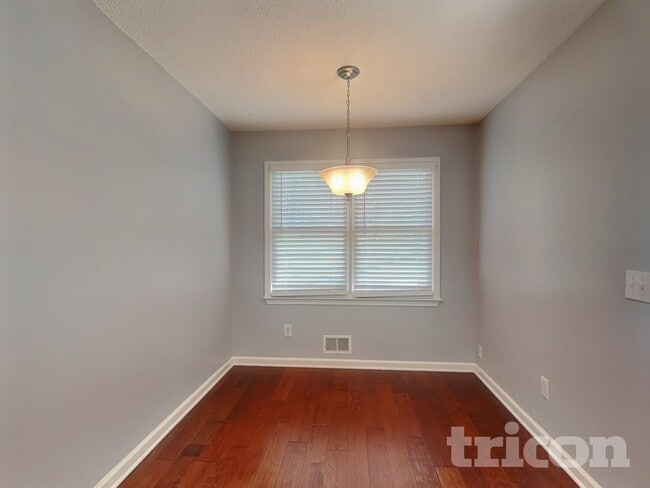 Photo - 244 Chastain Way