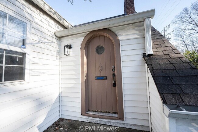 "Charming 3-Bedroom Haven with Spacious Living in Indianapolis – 2,190 Sq Ft of Comfort!"