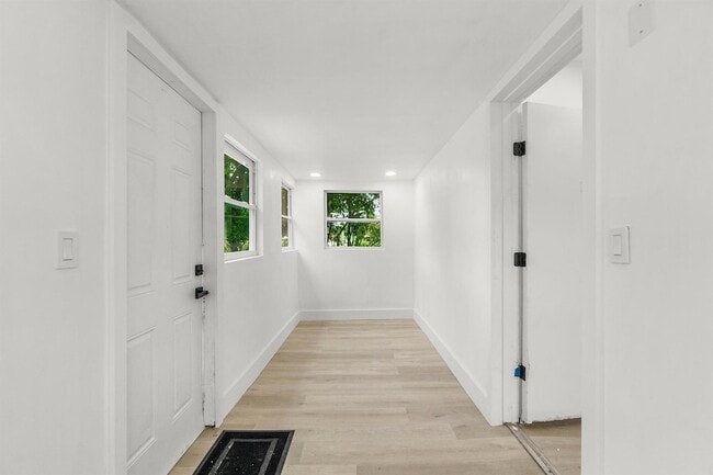 Photo - 114 NW 10th Ave