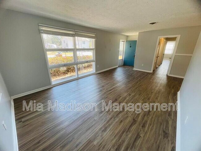 Photo - 11 Catherine Cir