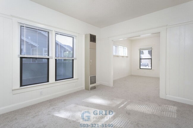 Building Photo - 2 Bedroom Home Available in Southeast Port...