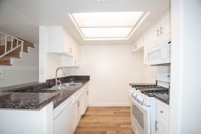 Photo - 6041 Fulton Ave Unidad 204