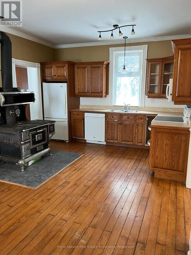 Photo - 205328 Dufferin Rd 109