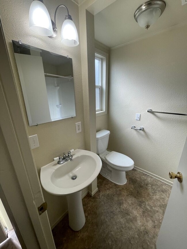Photo - Do not miss this cozy 2 bedroom Lebanon Apartment! Unit 747.5