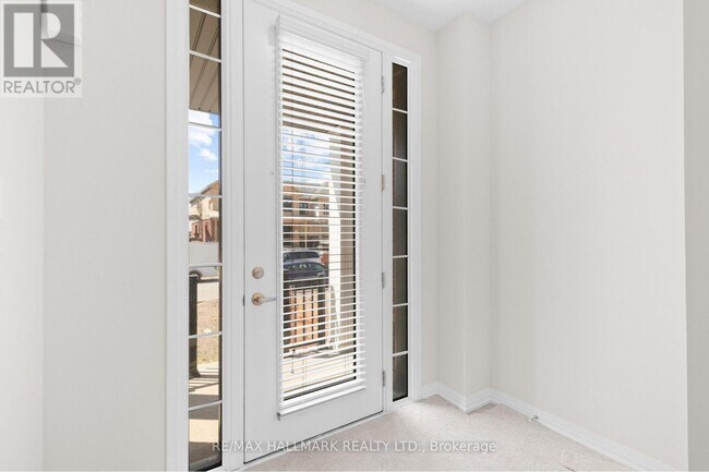Photo - 16 Crossmore Cres