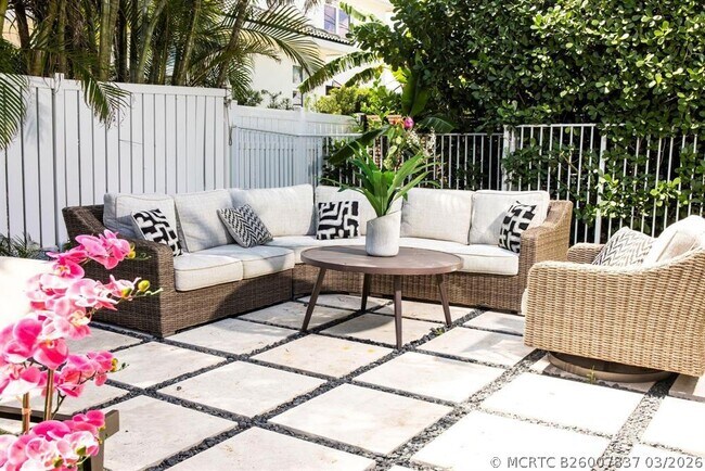 Photo - 222 N Tradewinds Ave