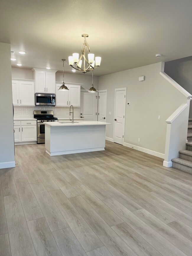 Building Photo - 8206 SE Leafhopper St