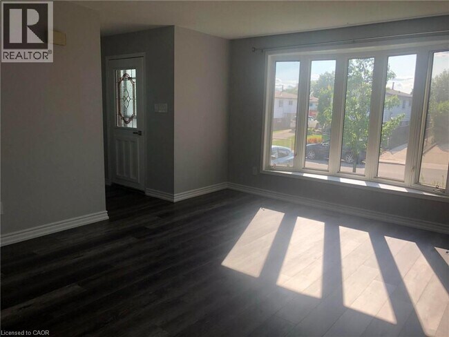 Photo - 29 Birchcliffe Crescent