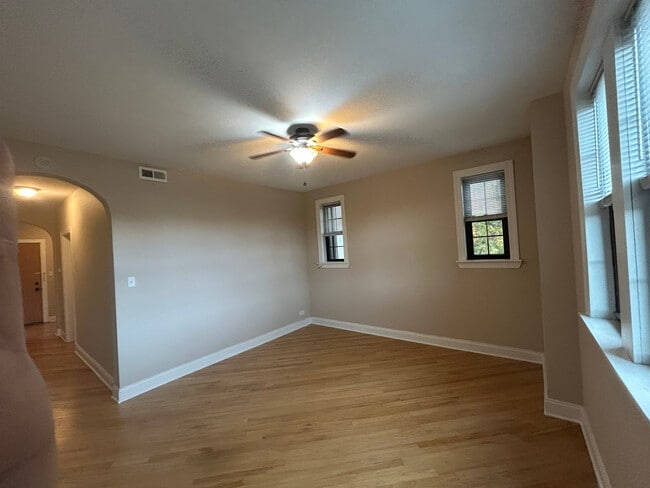 Photo - 894 Green Bay Rd