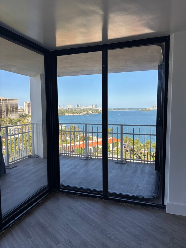 Building Photo - 1408 Brickell Bay Dr Unit 3601