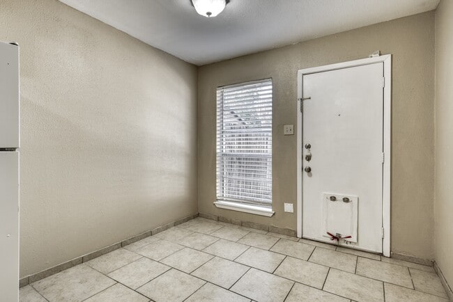 Photo - 1606 Leona Dr