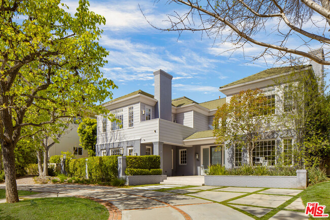 Building Photo - 720 N Crescent Dr Rental