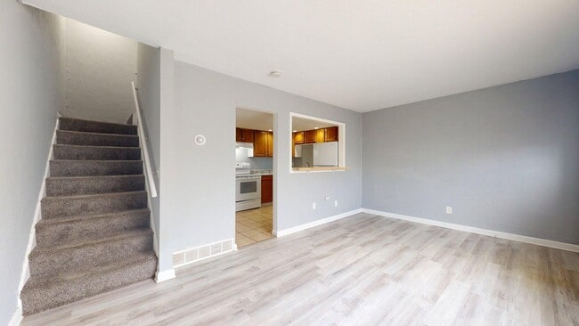 Building Photo - Elyria - updated 2 bedroom/1 bath townhouse. Unit 3