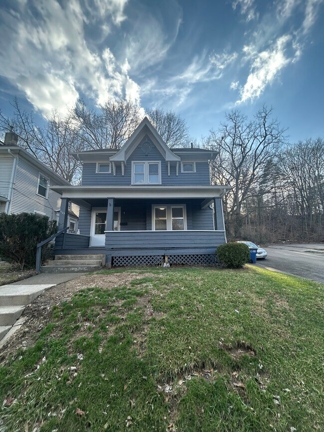 Building Photo - 1603 Manette Pl