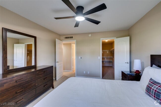 Building Photo - 668 Oakmont Ave Unit 1715 Rental