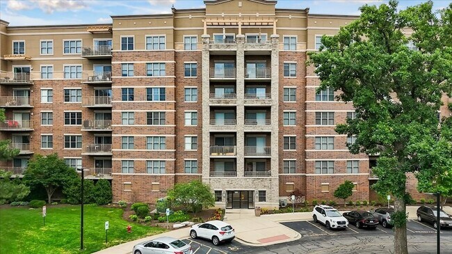 Building Photo - 125 Lakeview Dr Unit 403