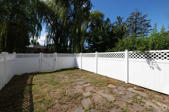 2BR, 1.5BA - 1341SF