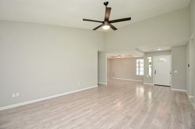 Building Photo - 22018 Grand Forks Dr