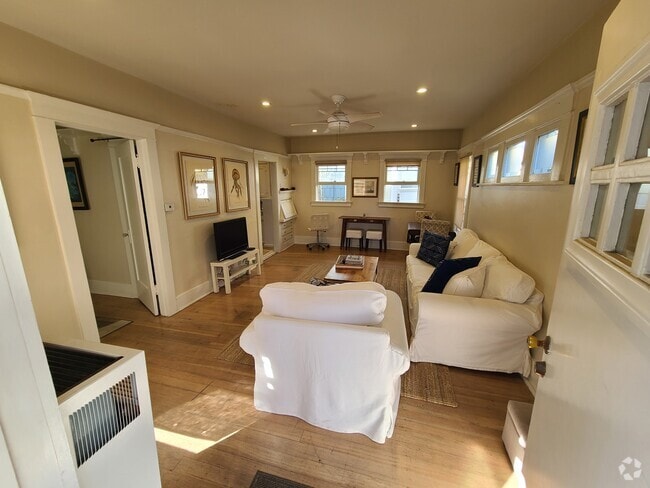 Building Photo - 36 19th Pl Unit 36 19th Place Rental