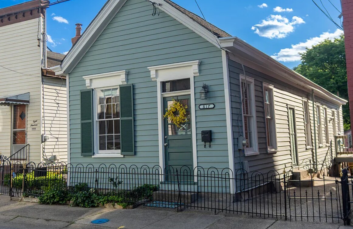 Photo - 817 Perry St