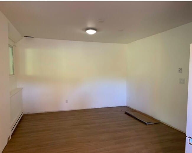 living room - 1483 Tolmie Pl