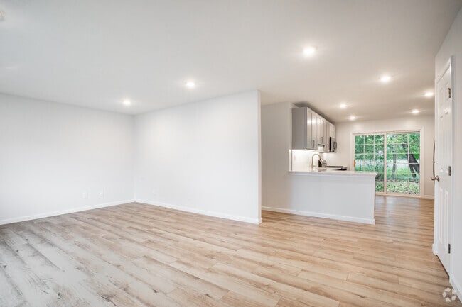 1 BR, 1 BA - 813 SQFT