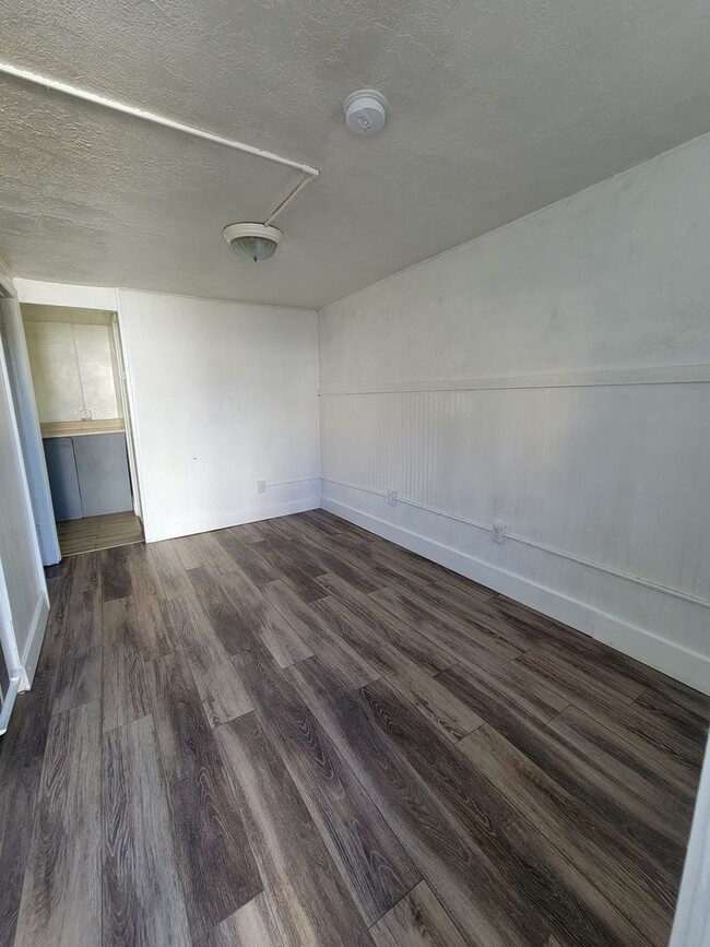 Photo - 1437 Cypress St Unit 1437 Back