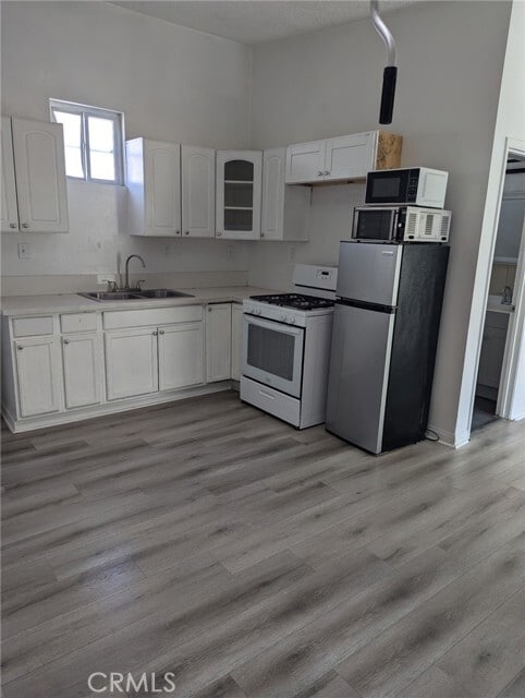 Photo - 643 E Broadway