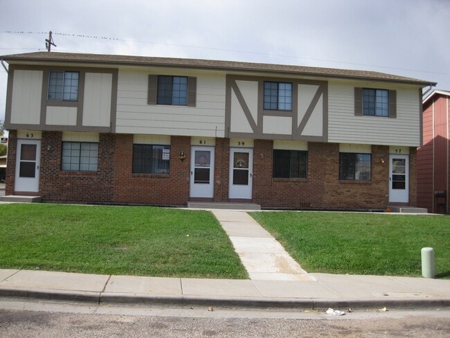 Front - 57 Castle Royal Dr