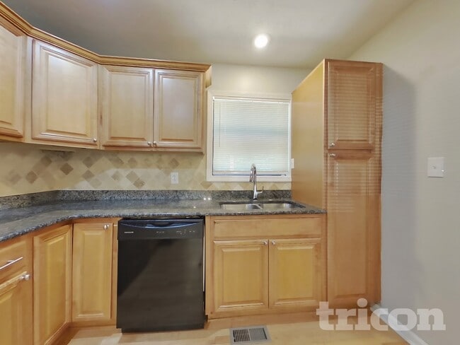 Photo - 2280 Lexington Way