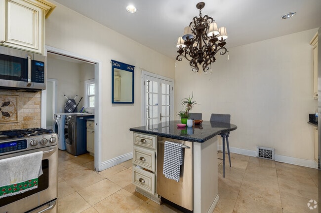4BR, 3BA - 1,950SF - Kitchen