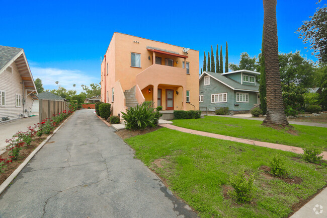 Building Photo - 123 S Grand Oaks Ave Rental