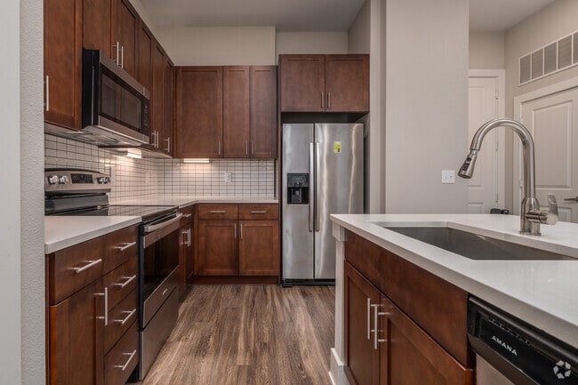 1BR, 1BA - 758SF - Kitchen